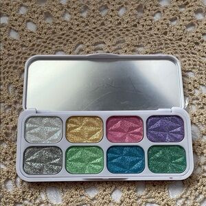 NIB INSFANY Vibrant Eyeshadow Palette with Mirror